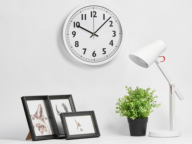 Пластиковые настенные часы «White Mile» с логотипом в Санкт-Петербурге заказать по выгодной цене в кибермаркете AvroraStore