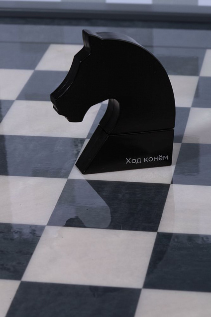 Флешка из серии «Ход конем», черная, 8 Гб с логотипом в Санкт-Петербурге заказать по выгодной цене в кибермаркете AvroraStore