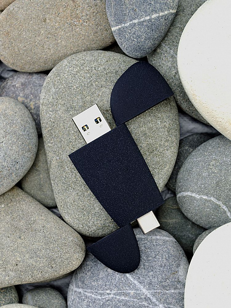 Флешка Pebble Type-C, USB 3.0, черная, 16 Гб с логотипом в Санкт-Петербурге заказать по выгодной цене в кибермаркете AvroraStore