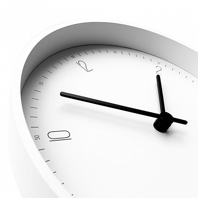 Часы настенные Lite, белые с логотипом в Санкт-Петербурге заказать по выгодной цене в кибермаркете AvroraStore