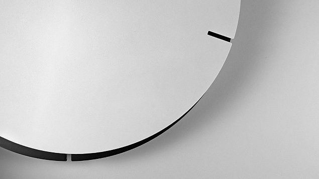 Часы настенные Melancholia clock, белые с логотипом в Санкт-Петербурге заказать по выгодной цене в кибермаркете AvroraStore