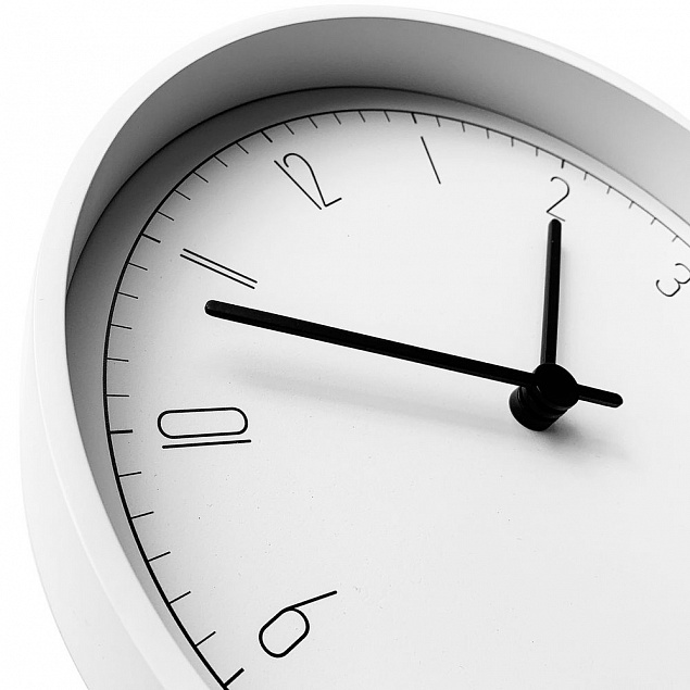 Часы настенные Oddi, белые с логотипом в Санкт-Петербурге заказать по выгодной цене в кибермаркете AvroraStore