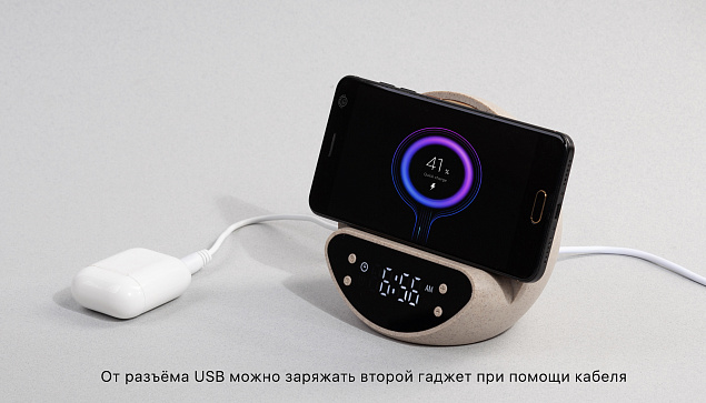 Настольные часы "Smiley" с беспроводным (10W) зарядным устройством и будильником, пшеница/бамбук/пластик с логотипом в Санкт-Петербурге заказать по выгодной цене в кибермаркете AvroraStore