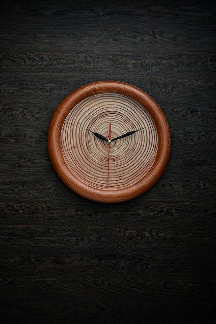 Часы настенные с деревянным ободом, дуб с логотипом в Санкт-Петербурге заказать по выгодной цене в кибермаркете AvroraStore